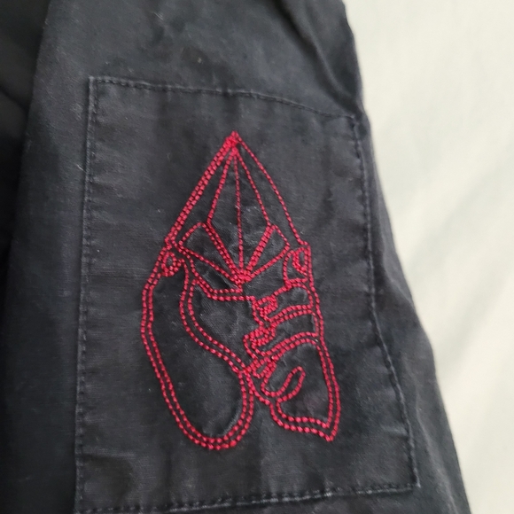 Volcom XL Button Down Black Shirt With Red Patch Detail - Picture 6 of 6